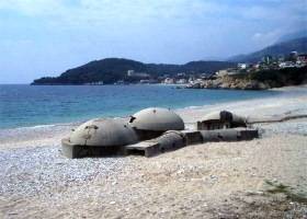 бункер на узбережжі Албанії