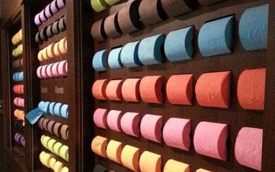 Магазин разноцветной туалетной бумаги