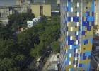 12-10-2015 Фасад бразильского отеля реагирует на уровень загрязнения воздуха