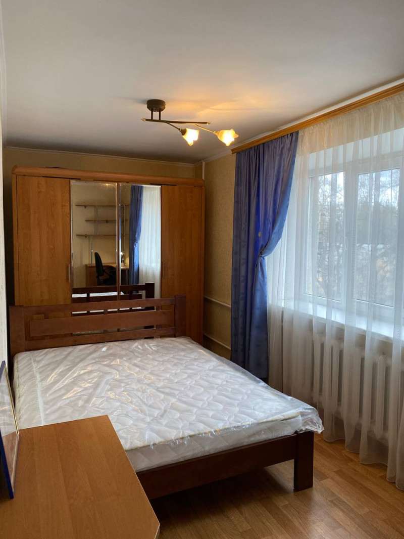 2-кімнатна квартира Космонавта Комарова