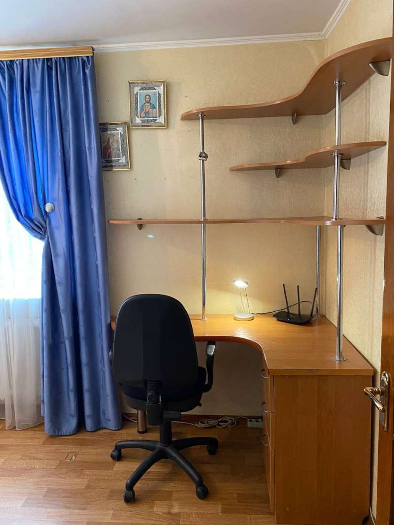2-кімнатна квартира Космонавта Комарова